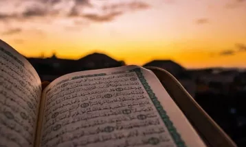 
                                                الأردن - عمان - جامع التقوى - دروس صباحية - الدرس : 034 - آيات تلفت النظر من القرآن الكريم