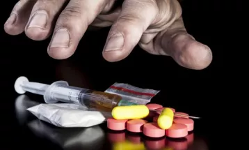 
                                                قضايا معاصرة : 07 - آفة خطيرة