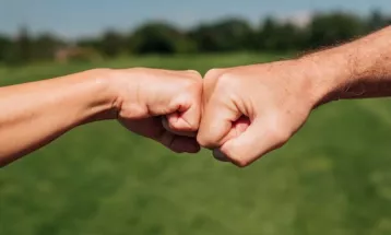 
                                                قضايا معاصرة : 30 - اعرف صديق ابنك