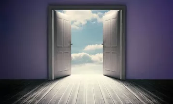 
                                                قصص واقعية – قصة : 067 - أغلقوا كل الأبواب وربنا عز وجل فتح باب الشفاء