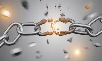 
                                                قضايا معاصرة : 51 - حديث يفرّق وحديث يجمع