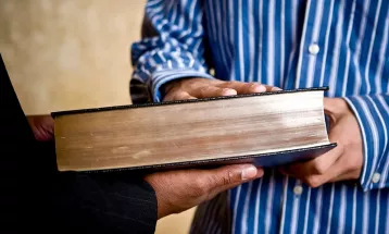 
                                                قصص واقعية – قصة : 086 - هذه شهادة زور لا أفعلها