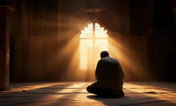 
                                                قصص واقعية – قصة : 109 - هم في مساجدهم، والله في حوائجهم
