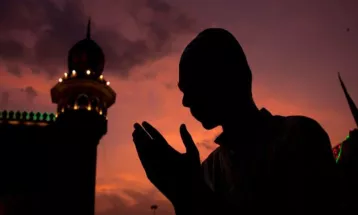 
                                                ندوات تلفزيونية : قناة تي ري تي العربي- برنامج محيا رمضان - الحلقة 25 - الصيام امتحان لعبودية الإنسان لله عز وجل.