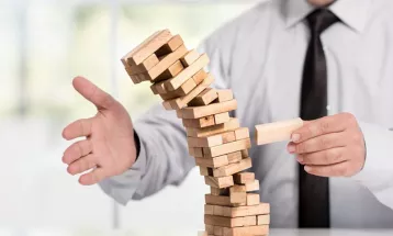 
                                                أحاديث رمضان 1447هـ - مختارات رمضانية: 06  - هل يعفي القضاء والقدر من المسؤولية؟